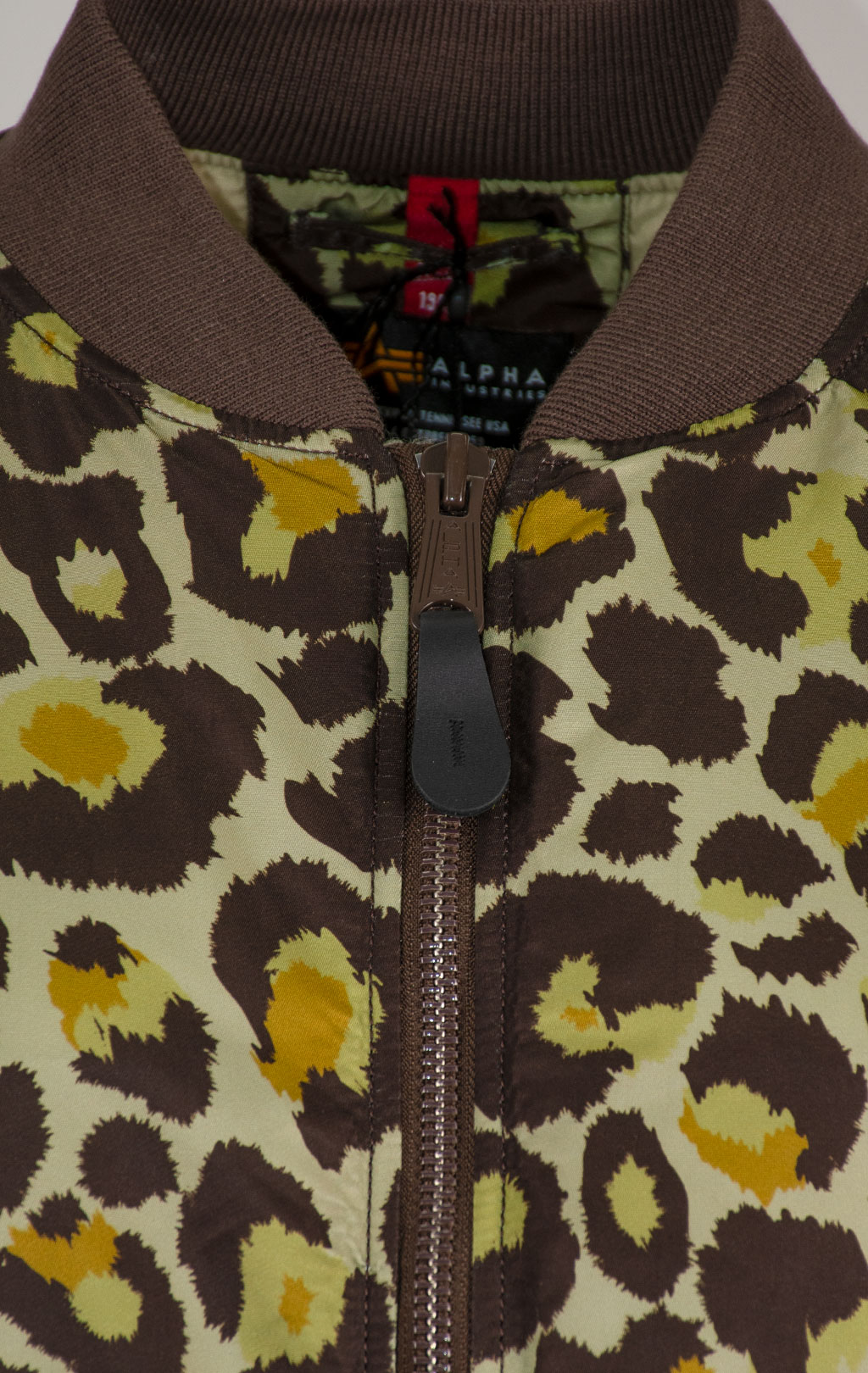 Женская куртка-бомбер лётная ALPHA INDUSTRIES CORE CAMO MA-1 olive leo camo 