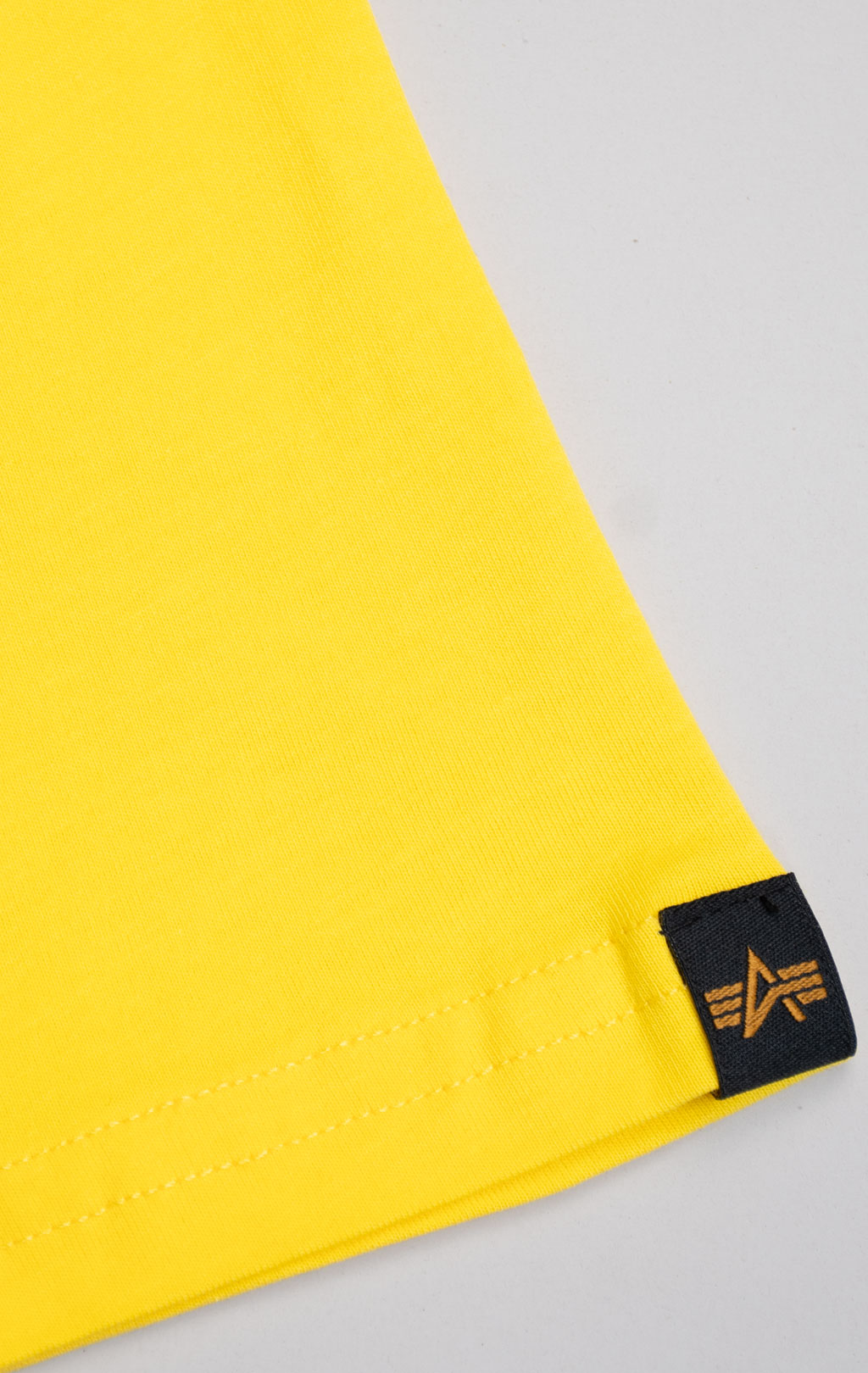 Футболка ALPHA INDUSTRIES BASIC T empire yellow 