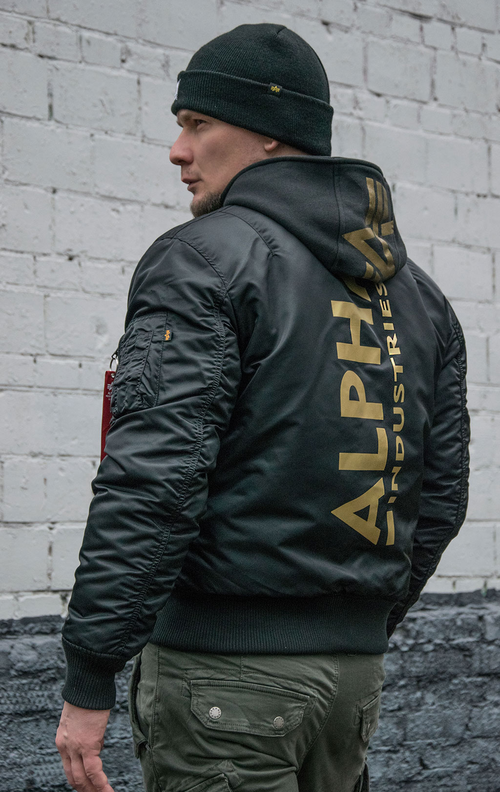 Бомбер ALPHA INDUSTRIES ZH BACK PRINT MA-1 black/yellow gold 