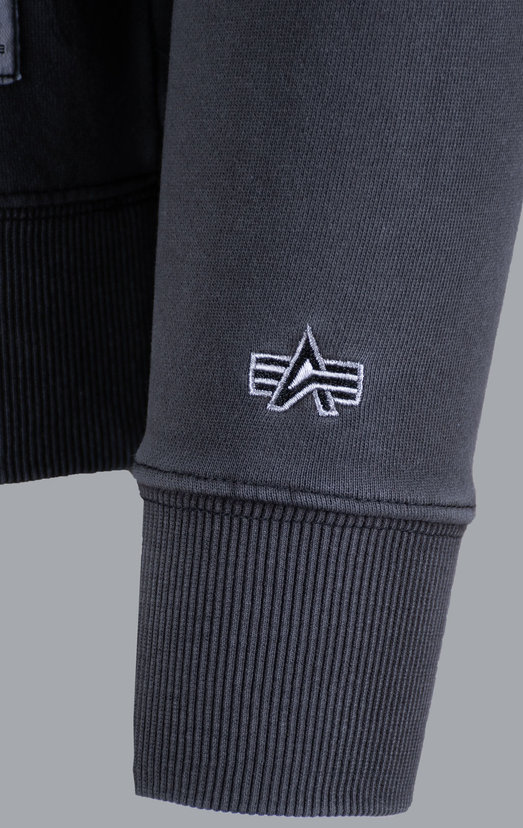 Свитшот ALPHA INDUSTRIES ESSENTIAL WASHED CREWNECK FW 21/22 black 