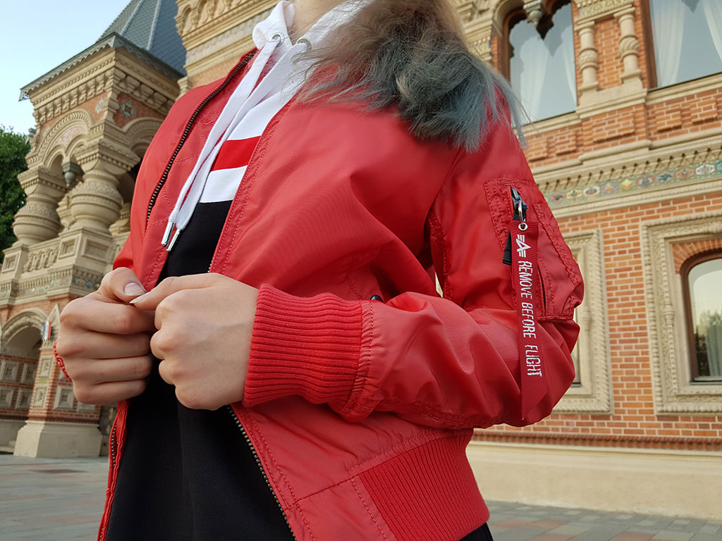 Женская ветровка-бомбер ALPHA INDUSTRIES TT MA-1 red spicy 