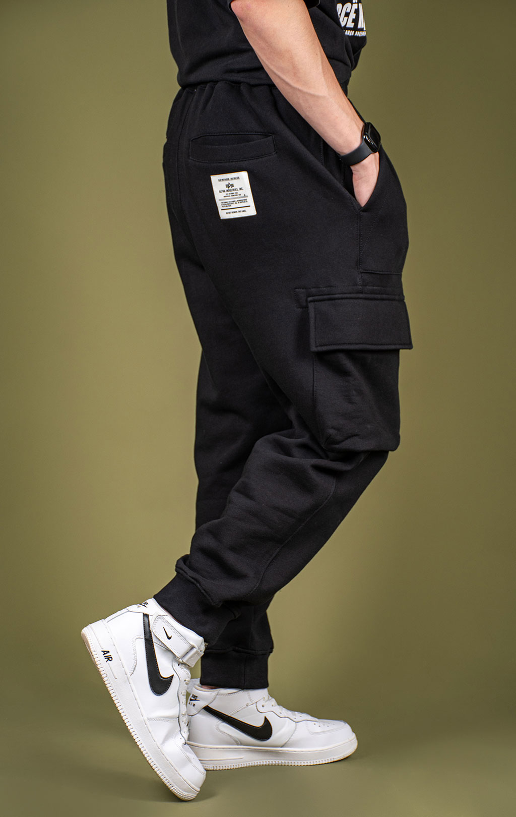 Брюки спортивные джоггеры ALPHA INDUSTRIES UNFRM CARGO SWEATPANTS FW 25/26 black M001151 