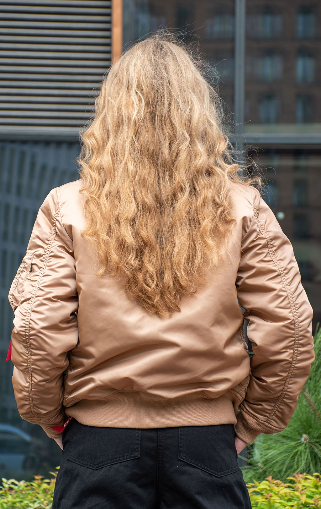 Женская куртка-бомбер лётная ALPHA INDUSTRIES MA-1 FW 21 m rose gold 