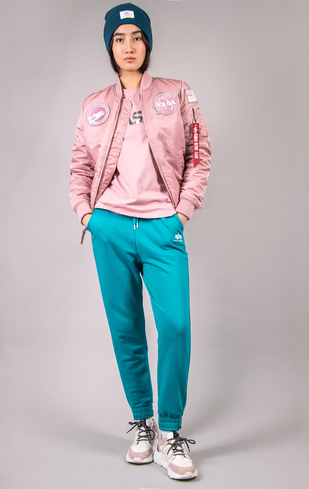 Женская куртка-бомбер лётная ALPHA INDUSTRIES VF NASA MA-1 silver pink 