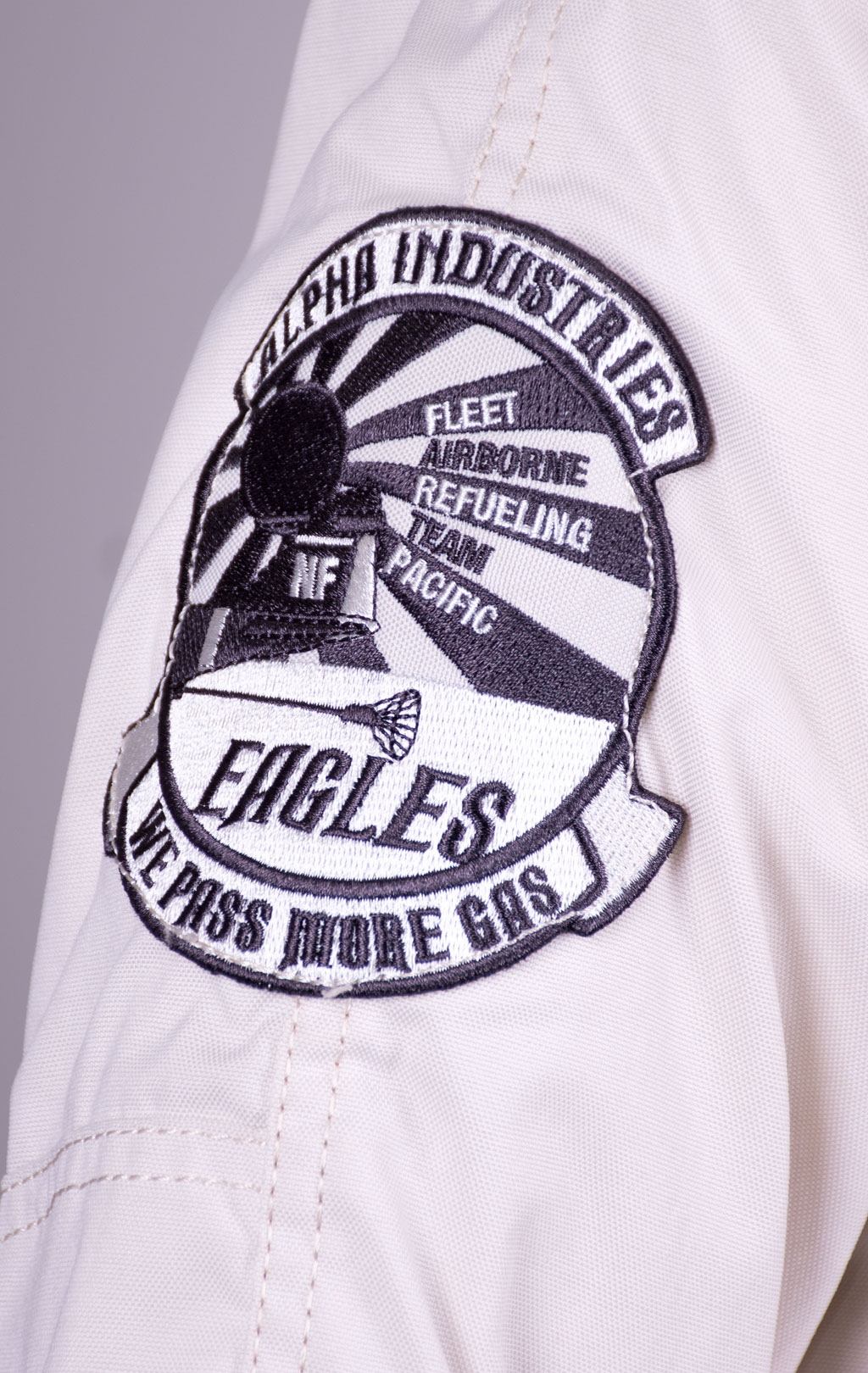Женская аляска ALPHA INDUSTRIES EXPLORER натур. мех white off 