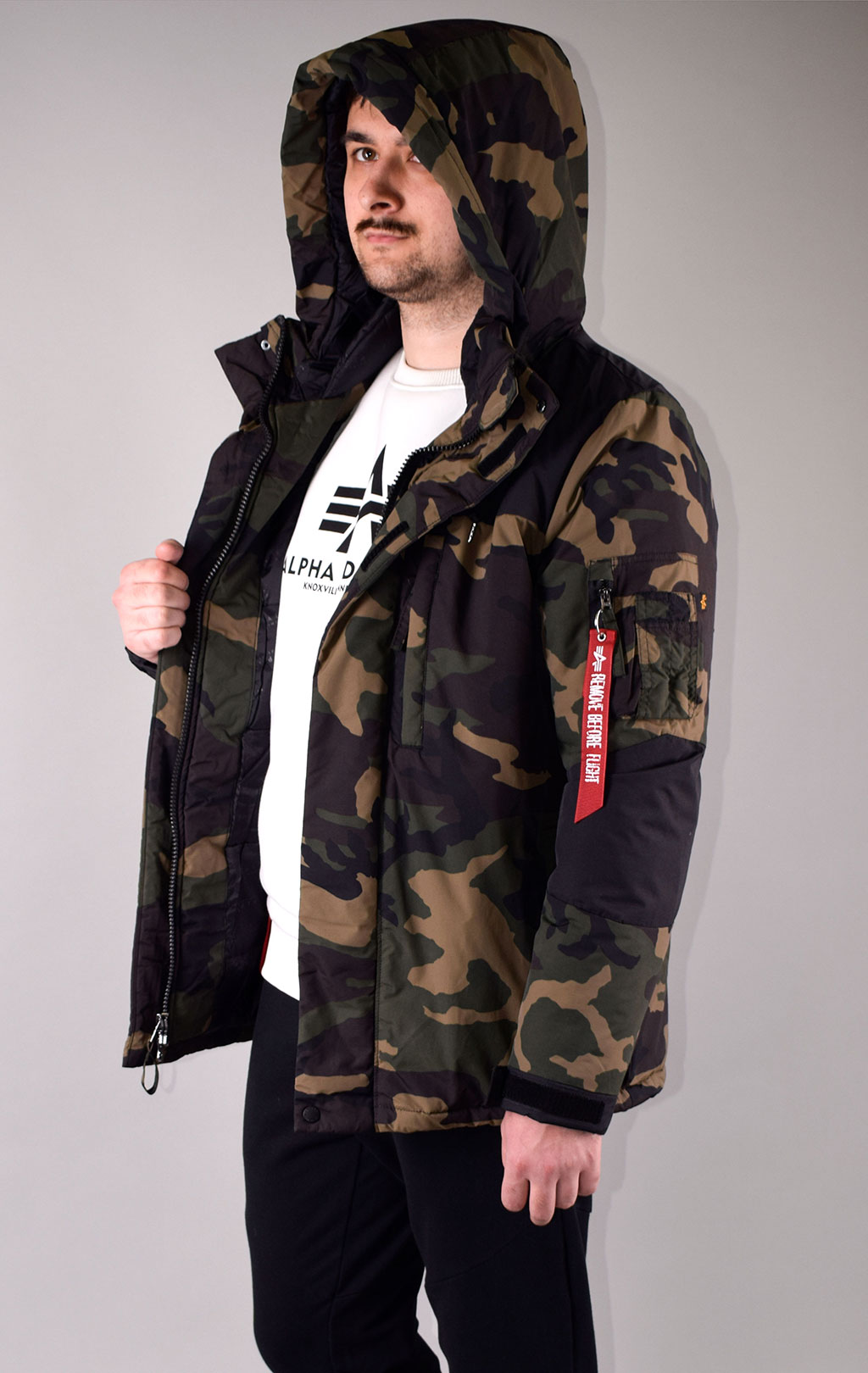 Куртка ALPHA INDUSTRIES AVALANCE PRIMALOFT dark camo woodland 