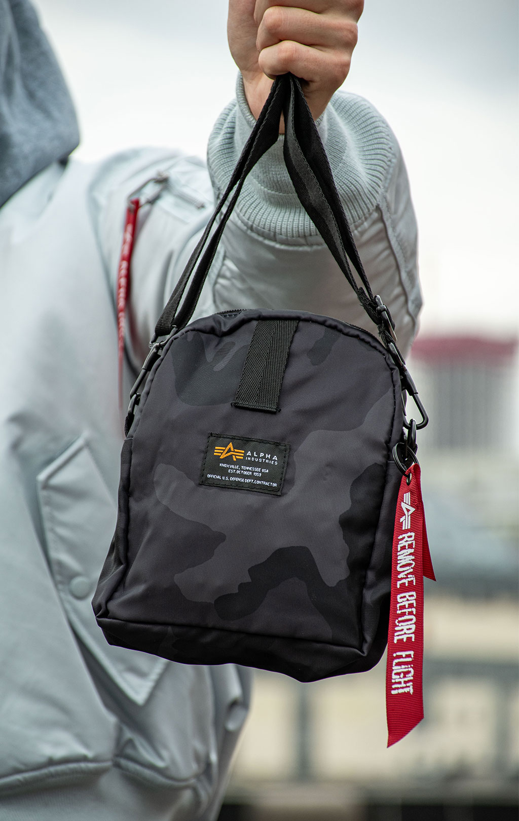 Сумка ALPHA INDUSTRIES CREW CARRY BAG CAMO black camo 