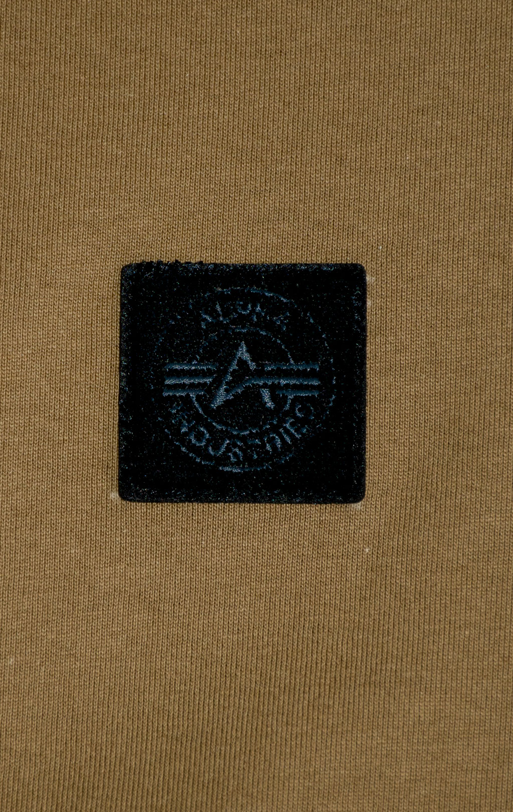 Лонгслив ALPHA INDUSTRIES UNFRM LS GRAPHIC TEE FW 25/26 tan M001150 
