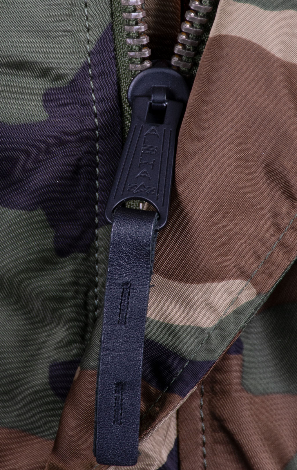 Женская аляска ALPHA INDUSTRIES VF 59 N-3B натур. мех camo woodland 65 