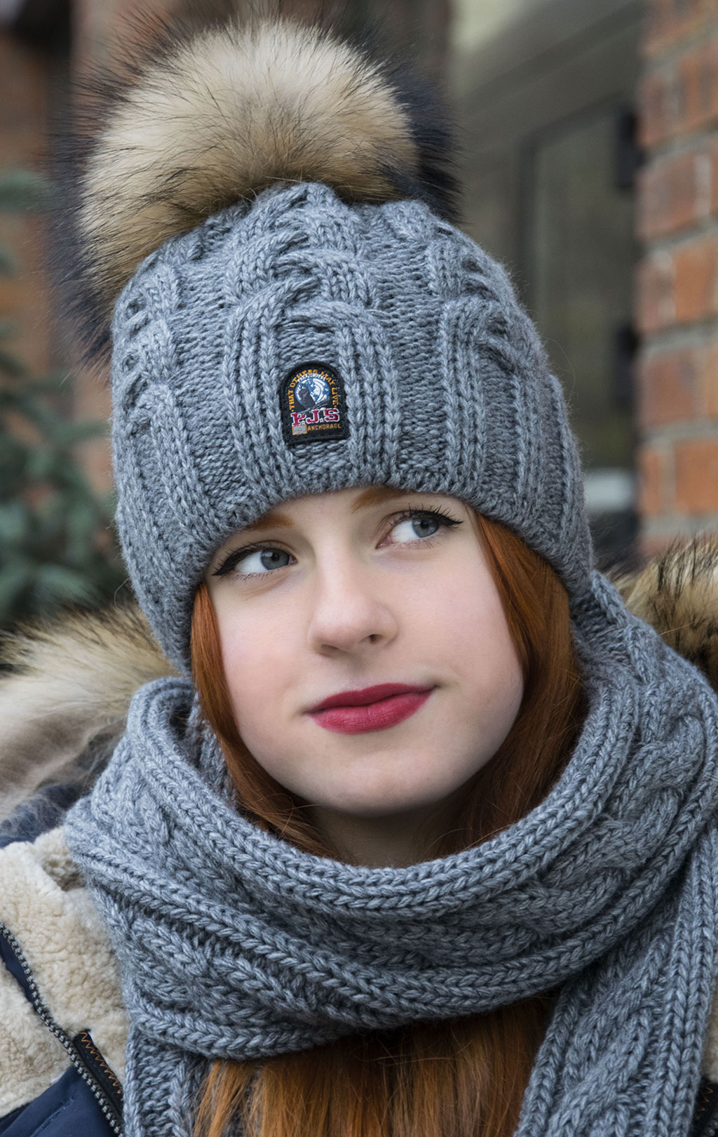 Женская шапка вязаная с помпоном PARAJUMPERS CABLE HAT FW 19/20 grey melange 