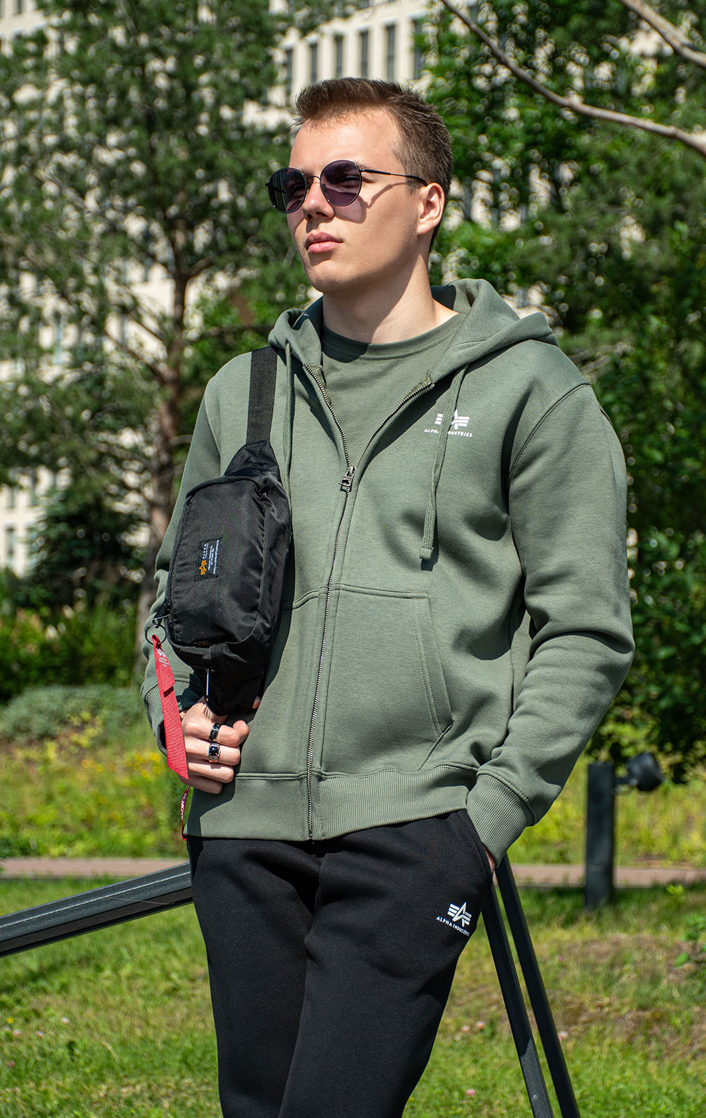 Толстовка ALPHA INDUSTRIES BASIC ZIP HOODY SMALL LOGO dark olive 