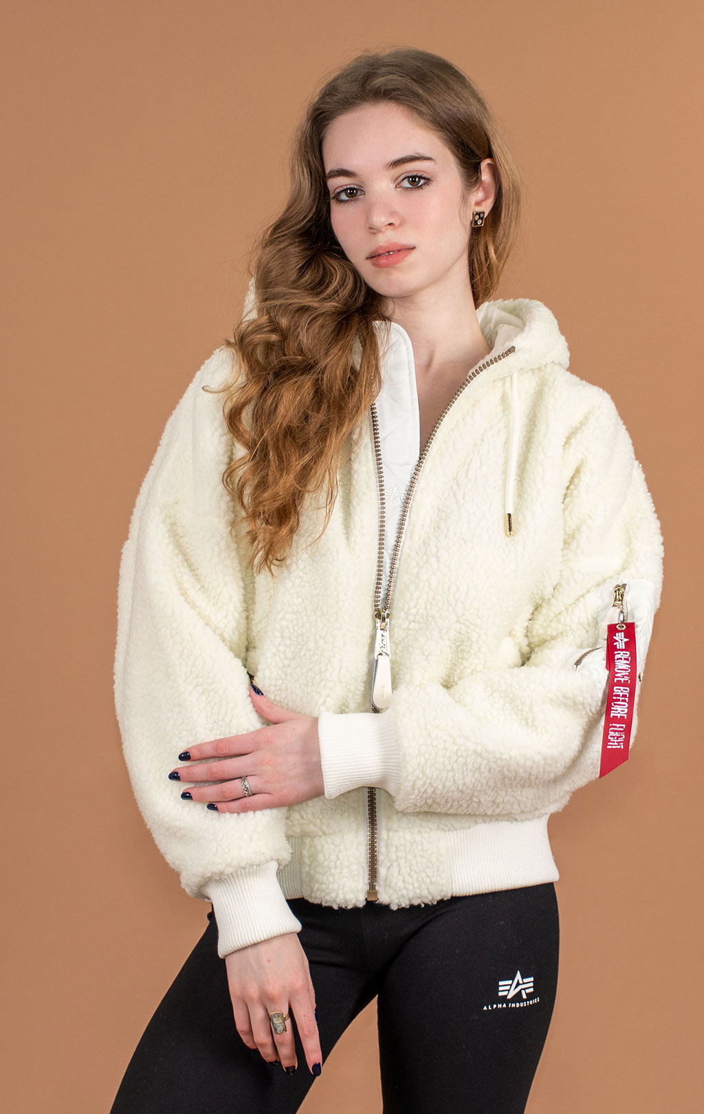 Женская куртка-бомбер лётная ALPHA INDUSTRIES OS HOODED TEDDY MA-1 off white 