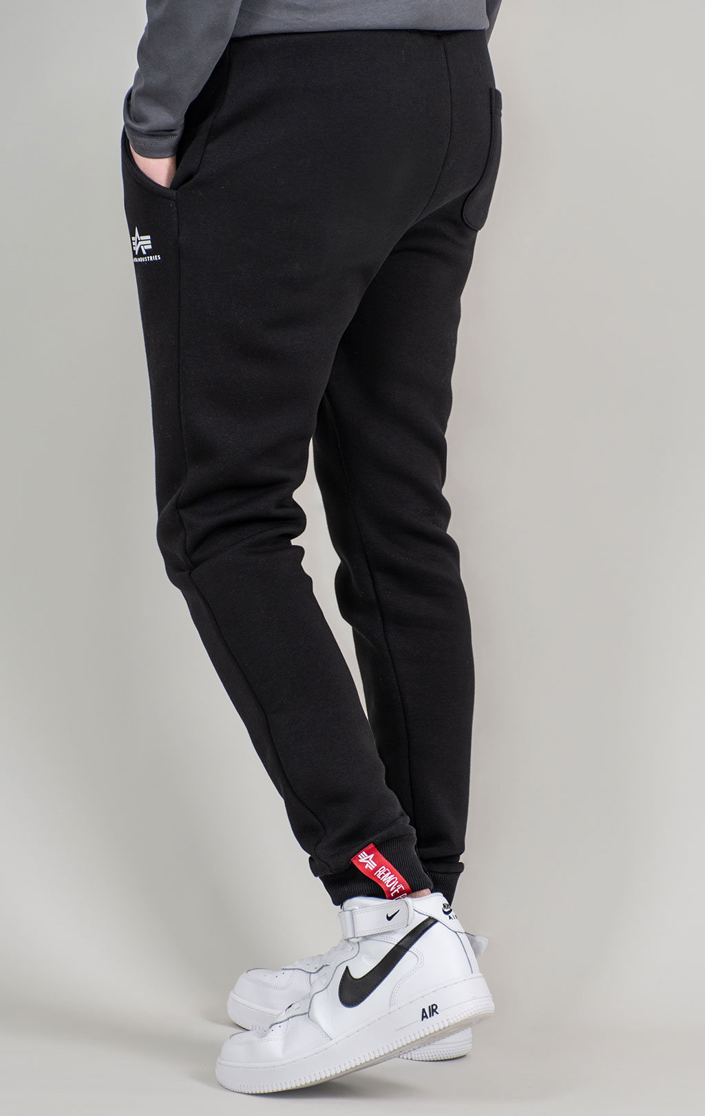Брюки спортивные джоггеры ALPHA INDUSTRIES BASIC JOGGER SMALL LOGO black 