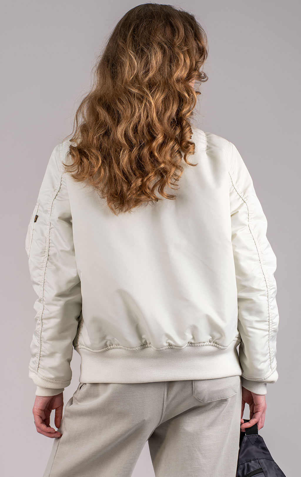 Женский бомбер ALPHA INDUSTRIES MA-1 W SS 25 m dune white 