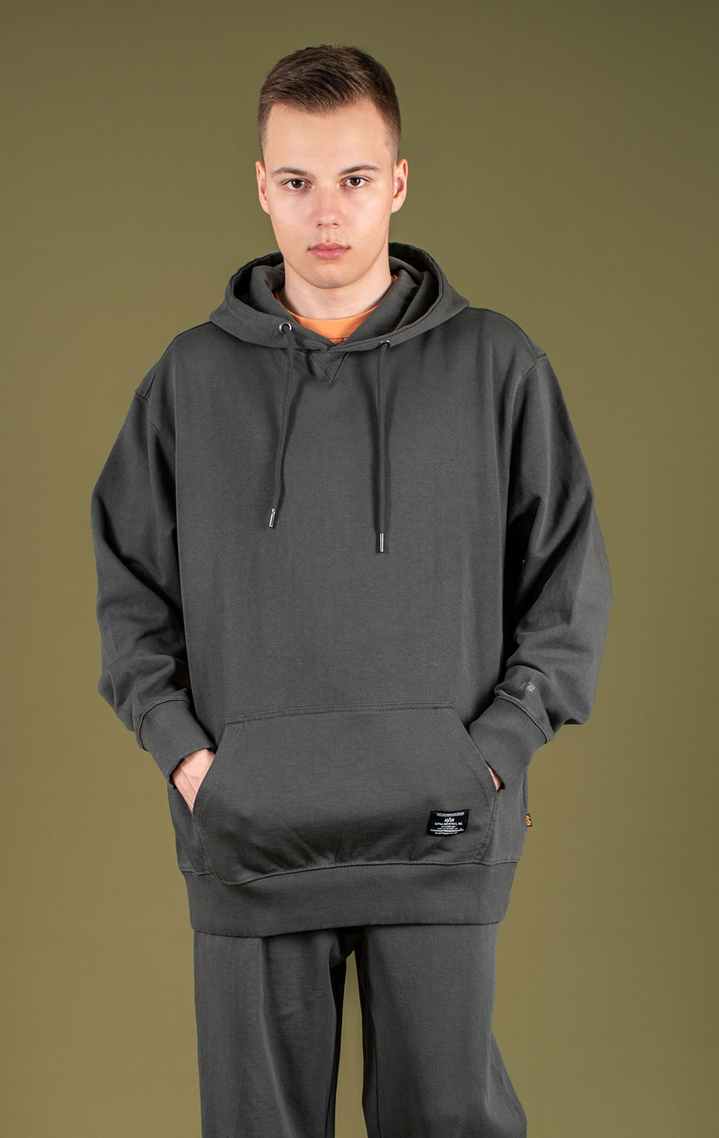 Толстовка ALPHA INDUSTRIES ESSENTIAL FRENCH TERRY HOODIE GEN-II SS 25 m charcoal 