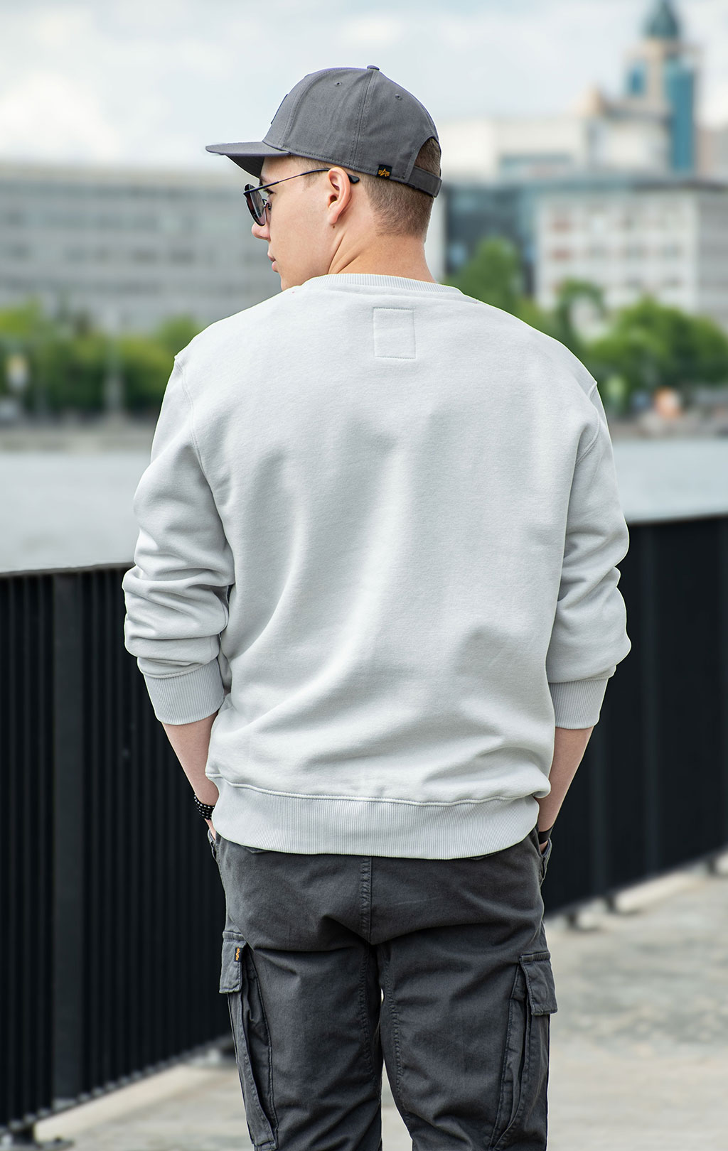 Свитшот ALPHA INDUSTRIES BASIC SWEATER pastel grey 