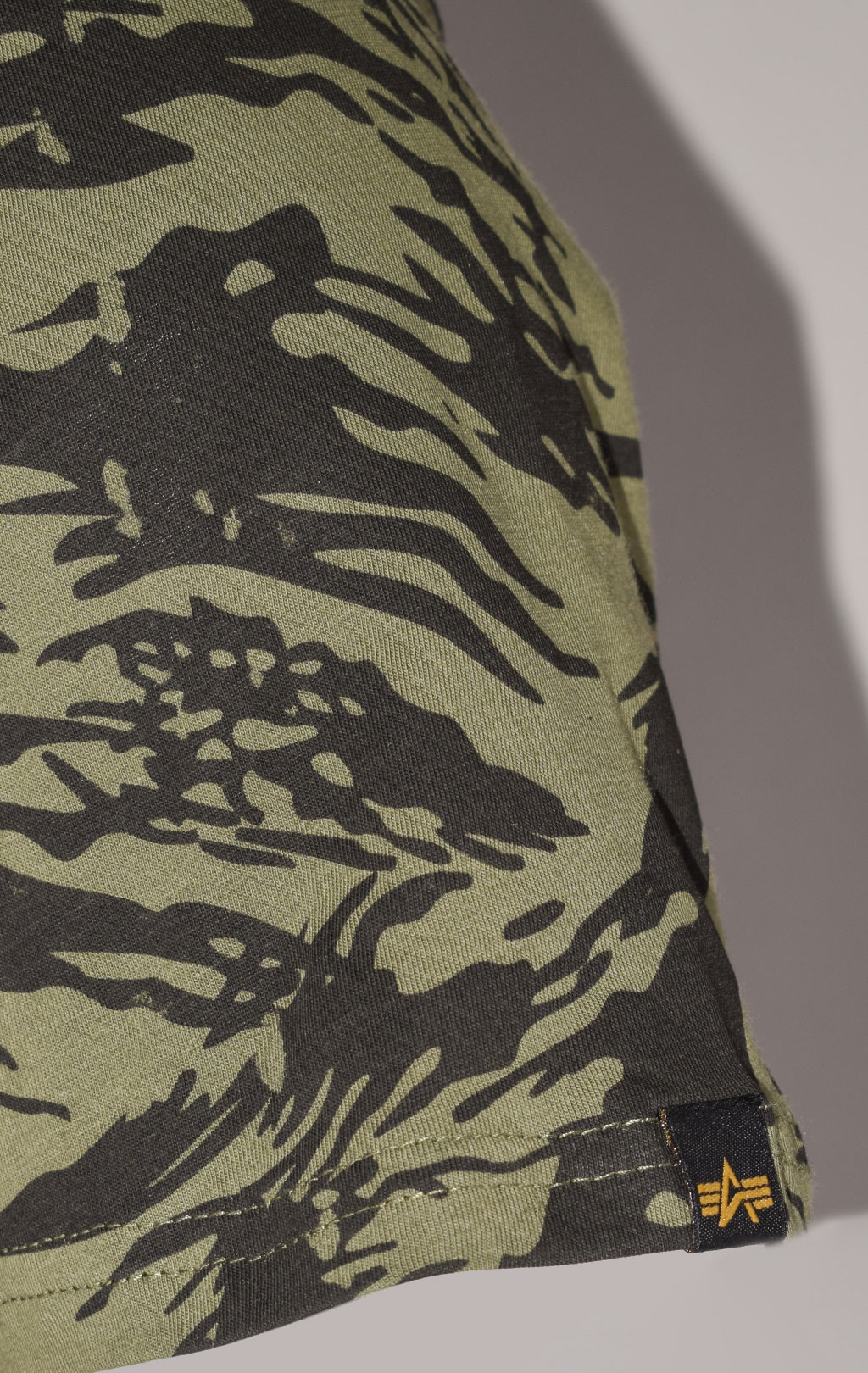 Футболка ALPHA INDUSTRIES BASIC T CAMO brushstroke green 