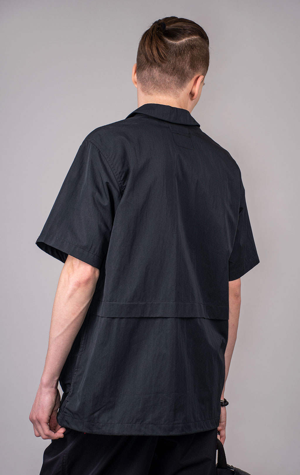 Ветровка-рубашка ALPHA INDUSTRIES SHORT SLEEVE MULTI POCKET ZIPPERED SHIRT JACKET SS 24 m black 