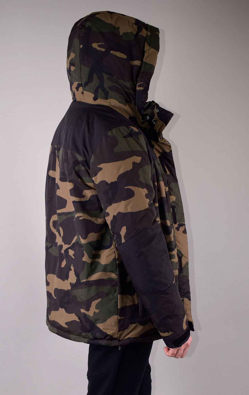 Куртка ALPHA INDUSTRIES AVALANCE PRIMALOFT dark camo woodland 