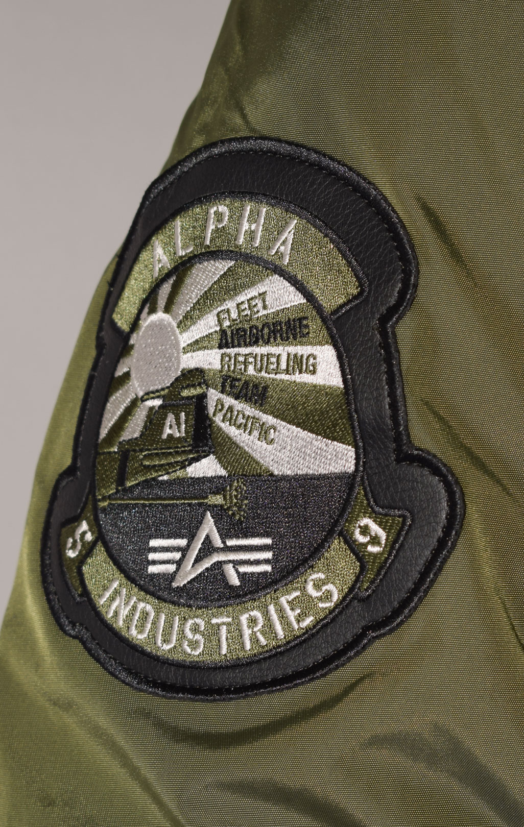 Куртка ALPHA INDUSTRIES ENGINE dark green 