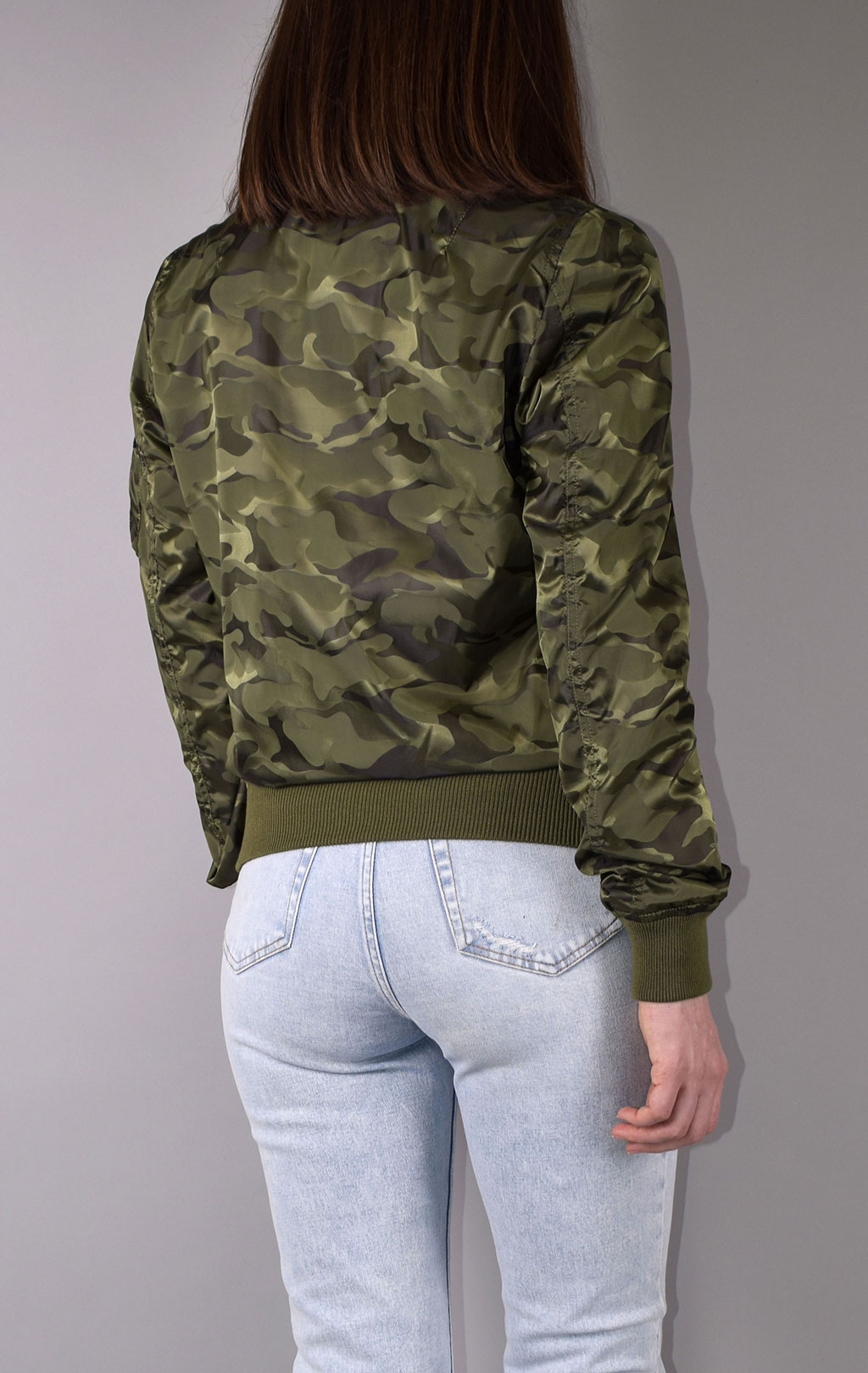 Женская ветровка-бомбер лётная ALPHA INDUSTRIES VFLW Shiny Camo MA-1 sage green 