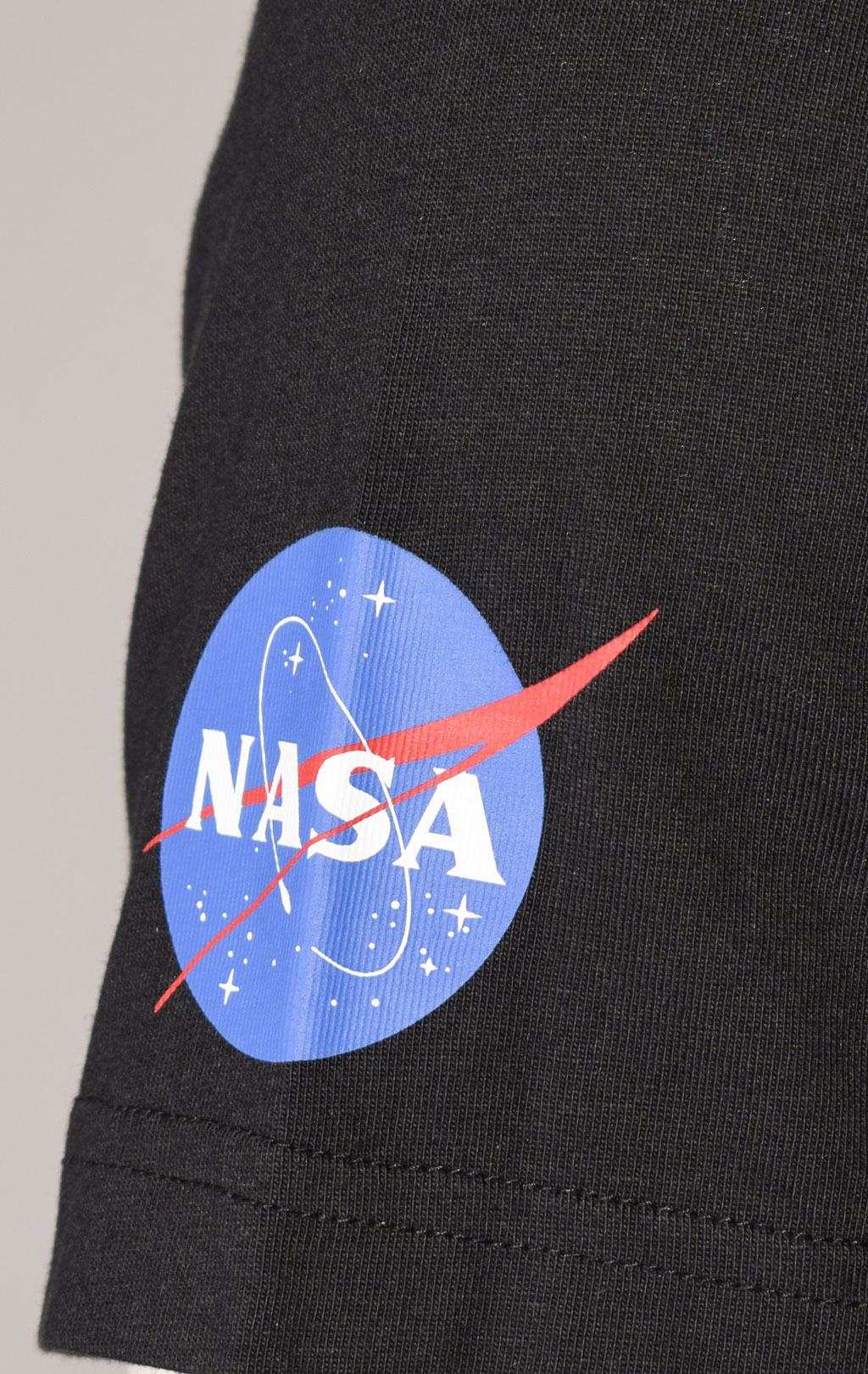 Футболка ALPHA INDUSTRIES NASA WORM LOGO TEE плотная SS 23 black 