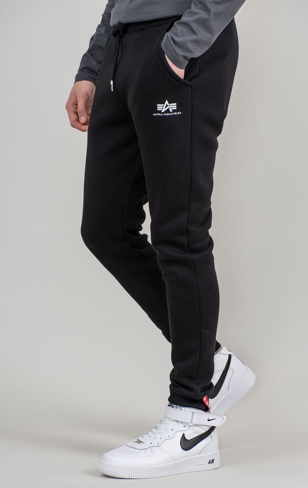 Брюки спортивные джоггеры ALPHA INDUSTRIES BASIC JOGGER SMALL LOGO black 
