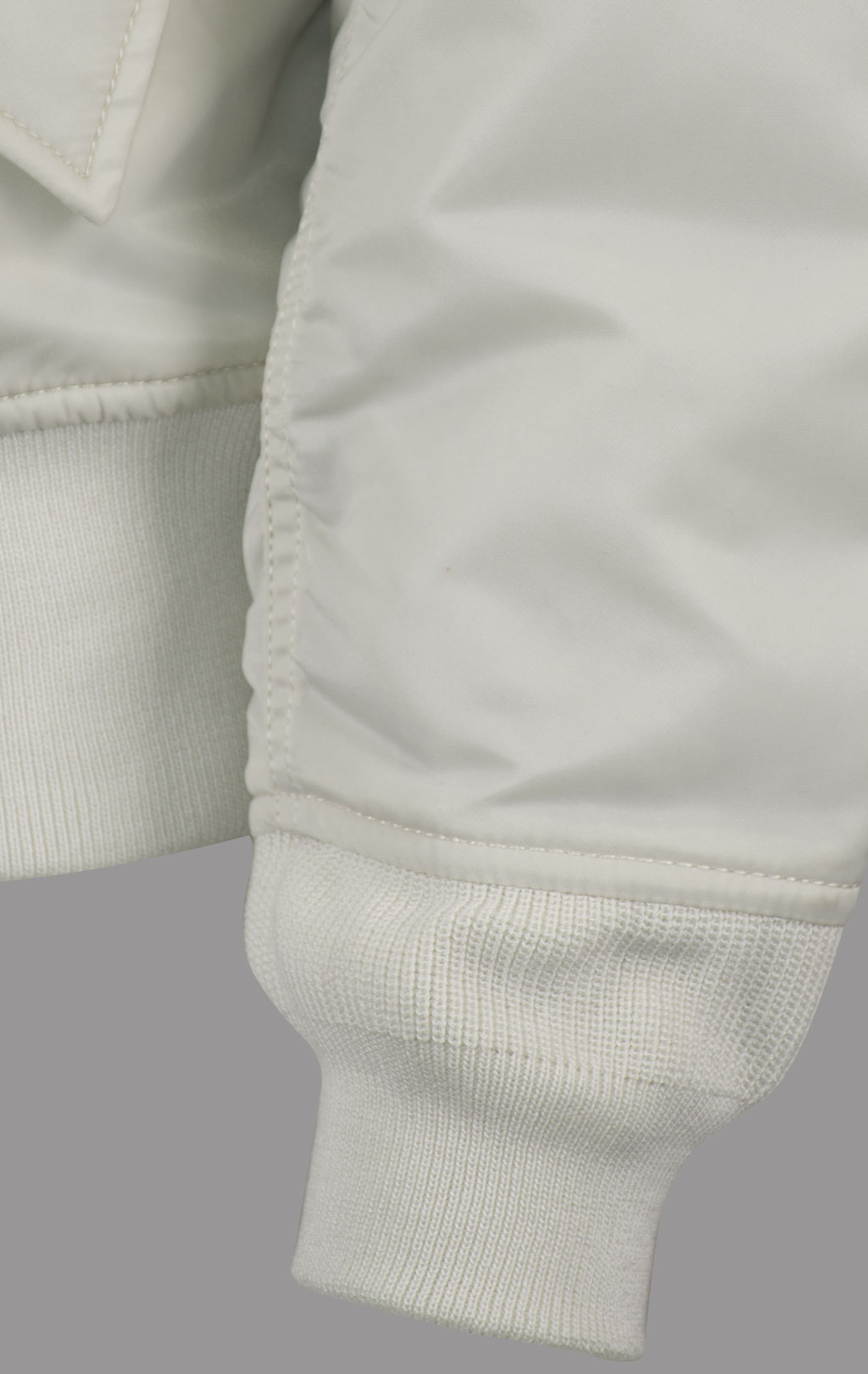 Женский бомбер ALPHA INDUSTRIES MA-1 W SS 25 m dune white 