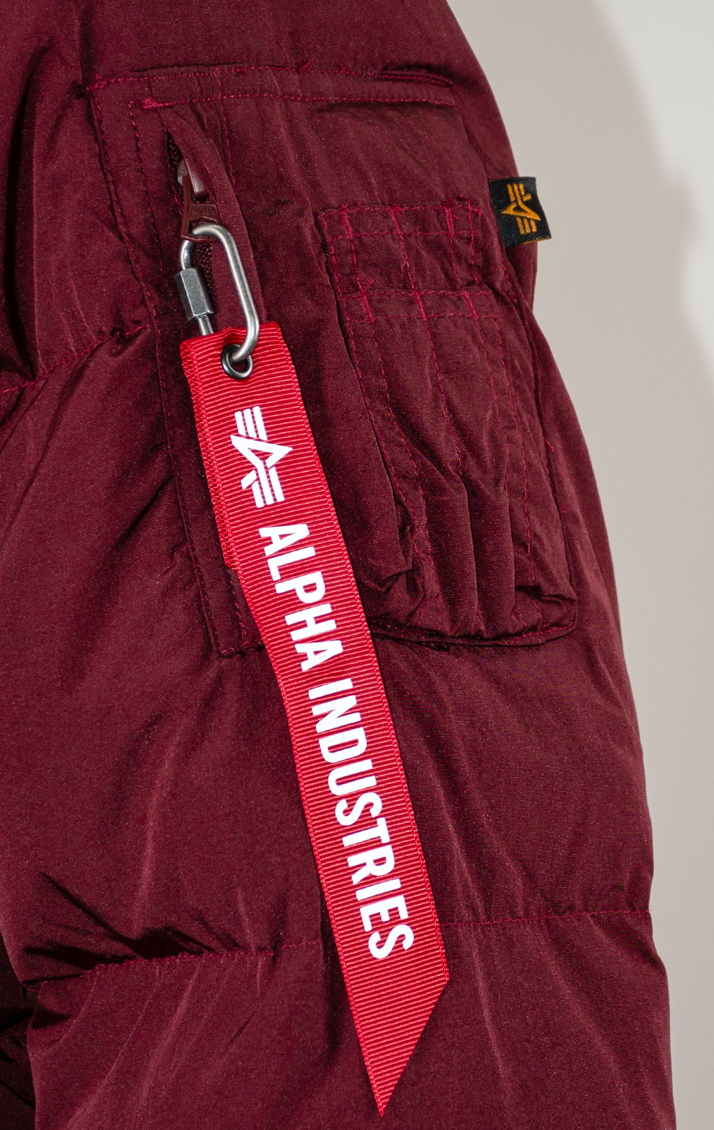 Женская куртка ALPHA INDUSTRIES SIERRA SHORT PUFFER FW 25/26 cedar red 