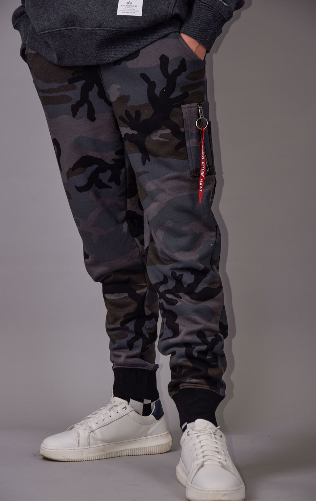 Брюки спортивные джоггеры ALPHA INDUSTRIES X-FIT CARGO black camo 