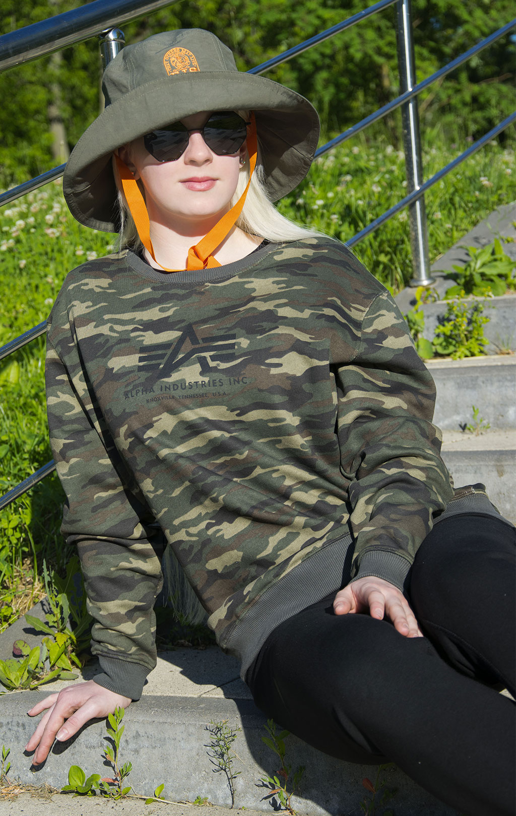 Женский свитшот ALPHA INDUSTRIES LOGO SWEATER camo woodland 65 