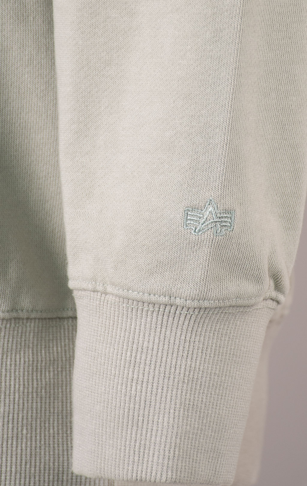 Толстовка ALPHA INDUSTRIES ESSENTIAL FRENCH TERRY HOODIE GEN-II SS 25 m light gray 