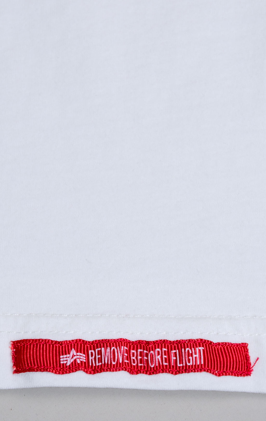 Футболка ALPHA INDUSTRIES NASA LOGO white 