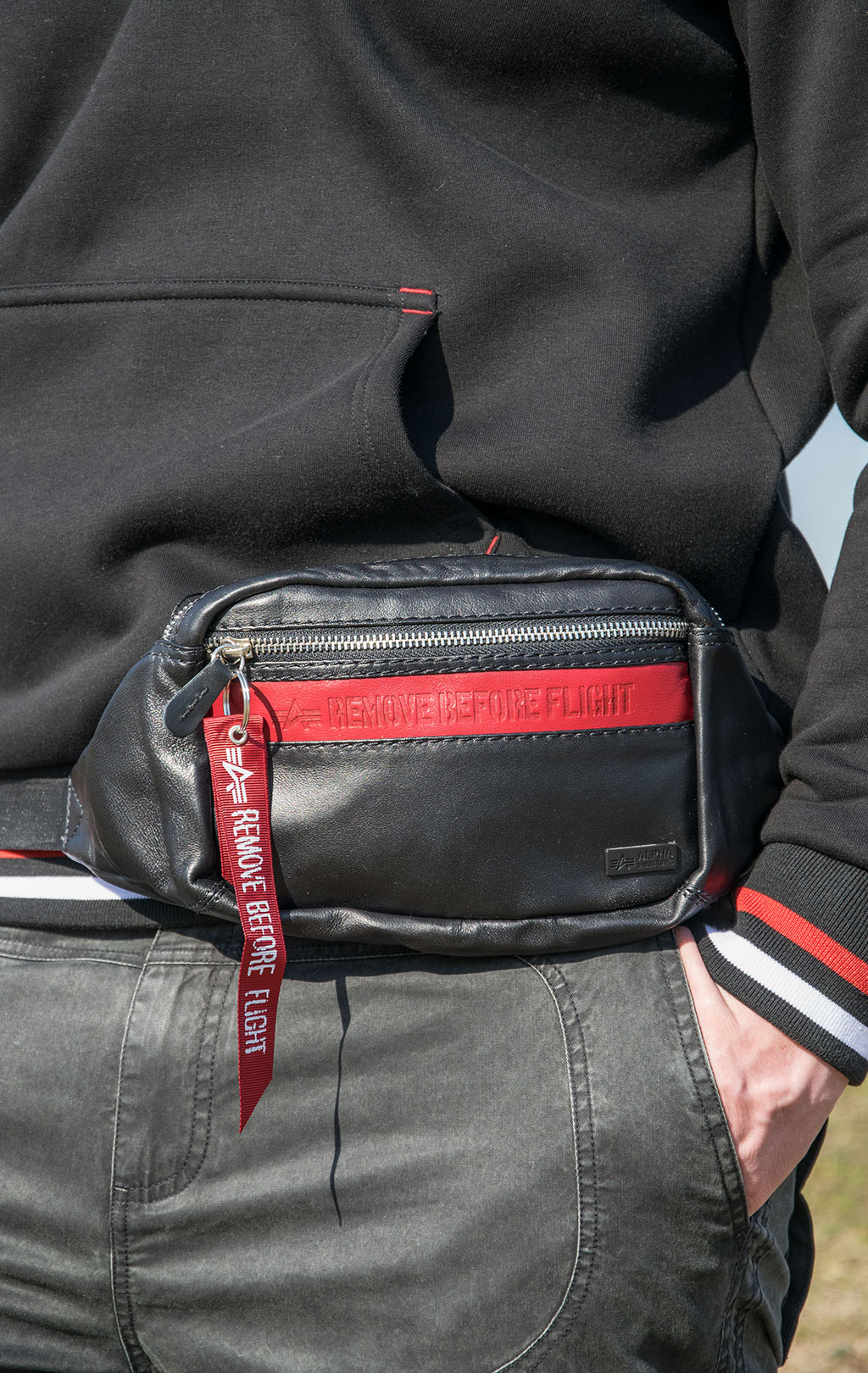 Сумка поясная ALPHA INDUSTRIES RBF LEATHER WAIST BAG black/red 