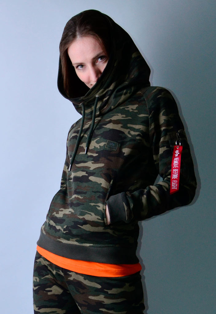 Женская толстовка ALPHA INDUSTRIES X-FIT HOODY camo woodland 65 