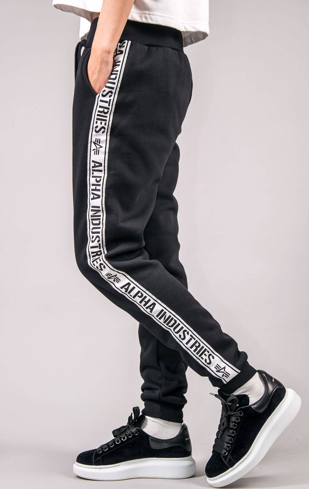 Женские брюки спортивные джоггеры ALPHA INDUSTRIES AL TAPE JOGGER black 