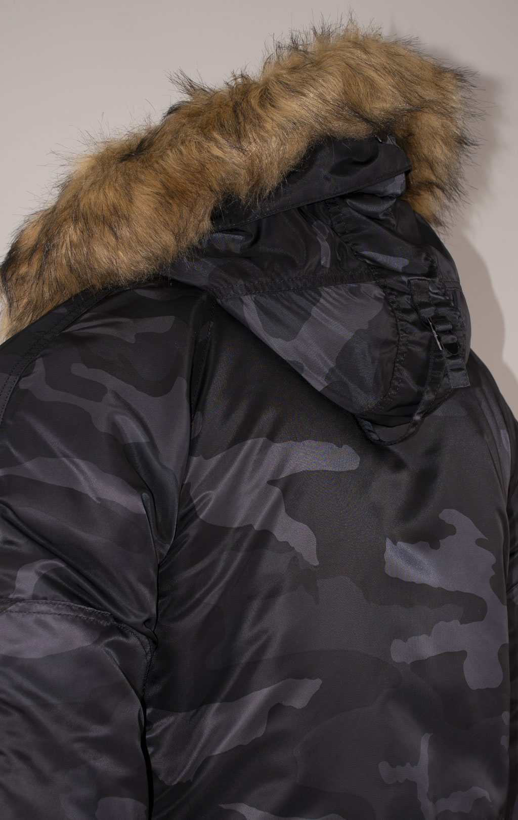 Аляска ALPHA INDUSTRIES SLIM FIT N-3B FW 21/22 m black woodland camo 