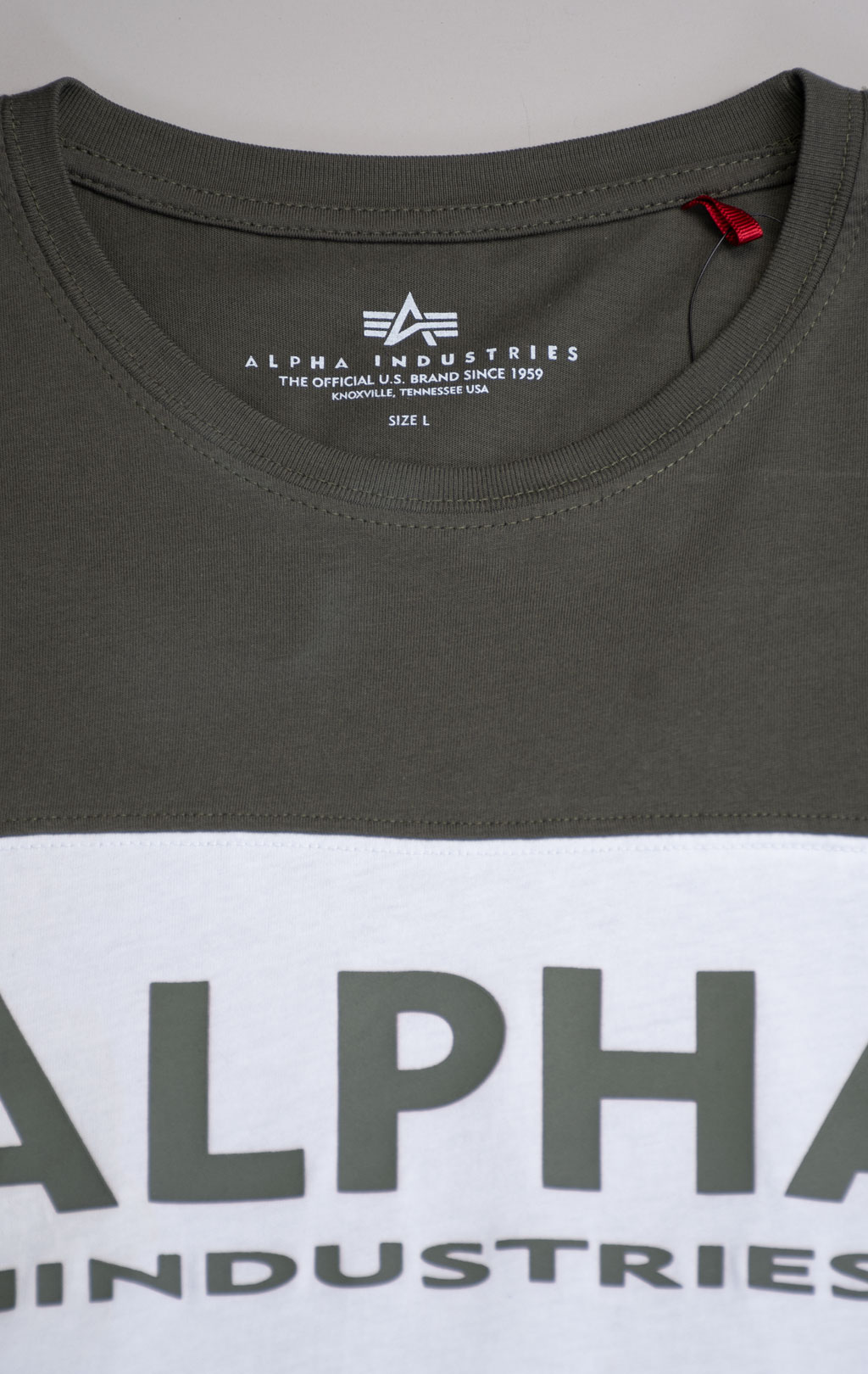Футболка ALPHA INDUSTRIES ALPHA INLAY dark olive/white 