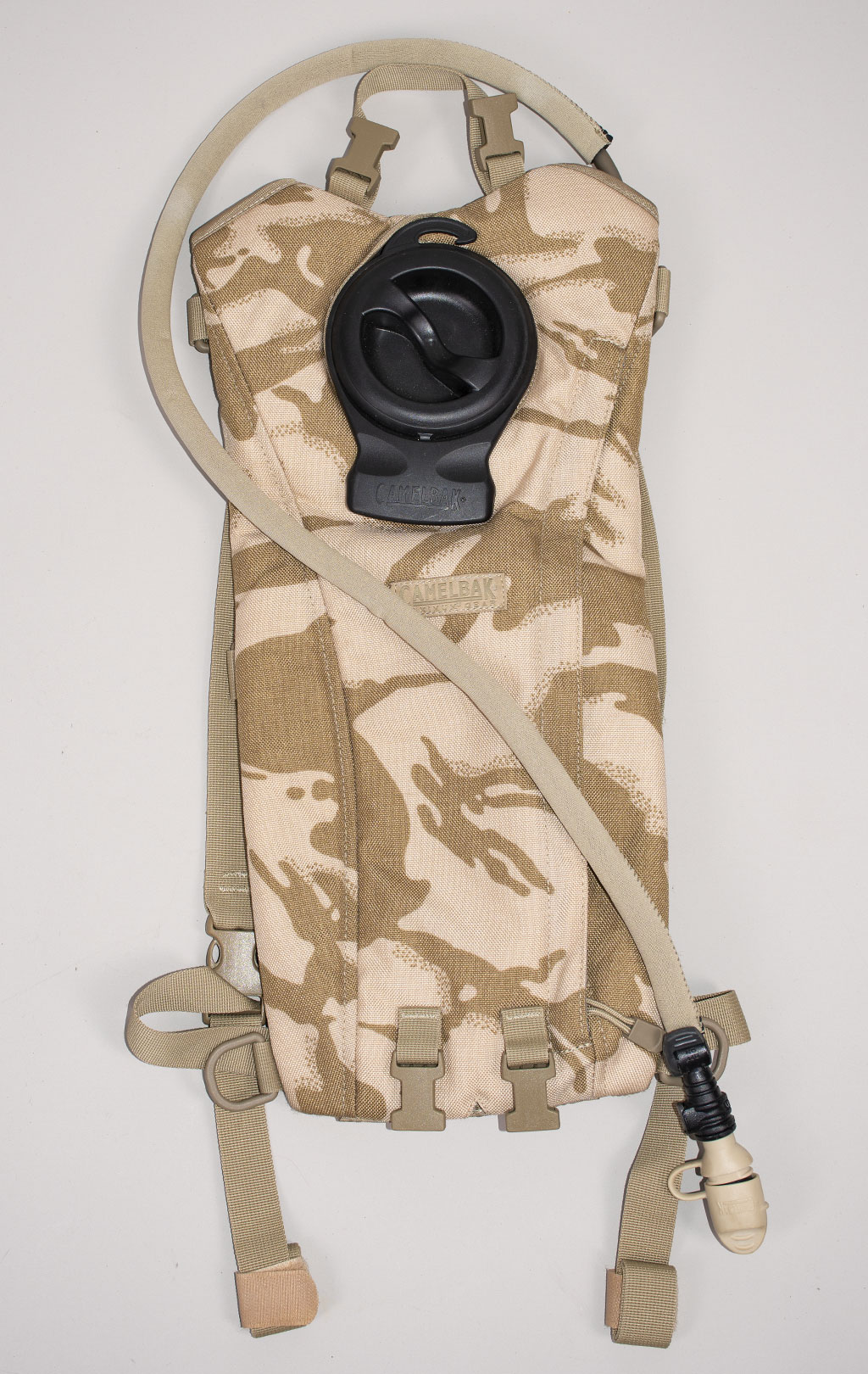 Питьевая система армейская CamelBak на молнии, горловина снаружи,2.5L dpm desert 