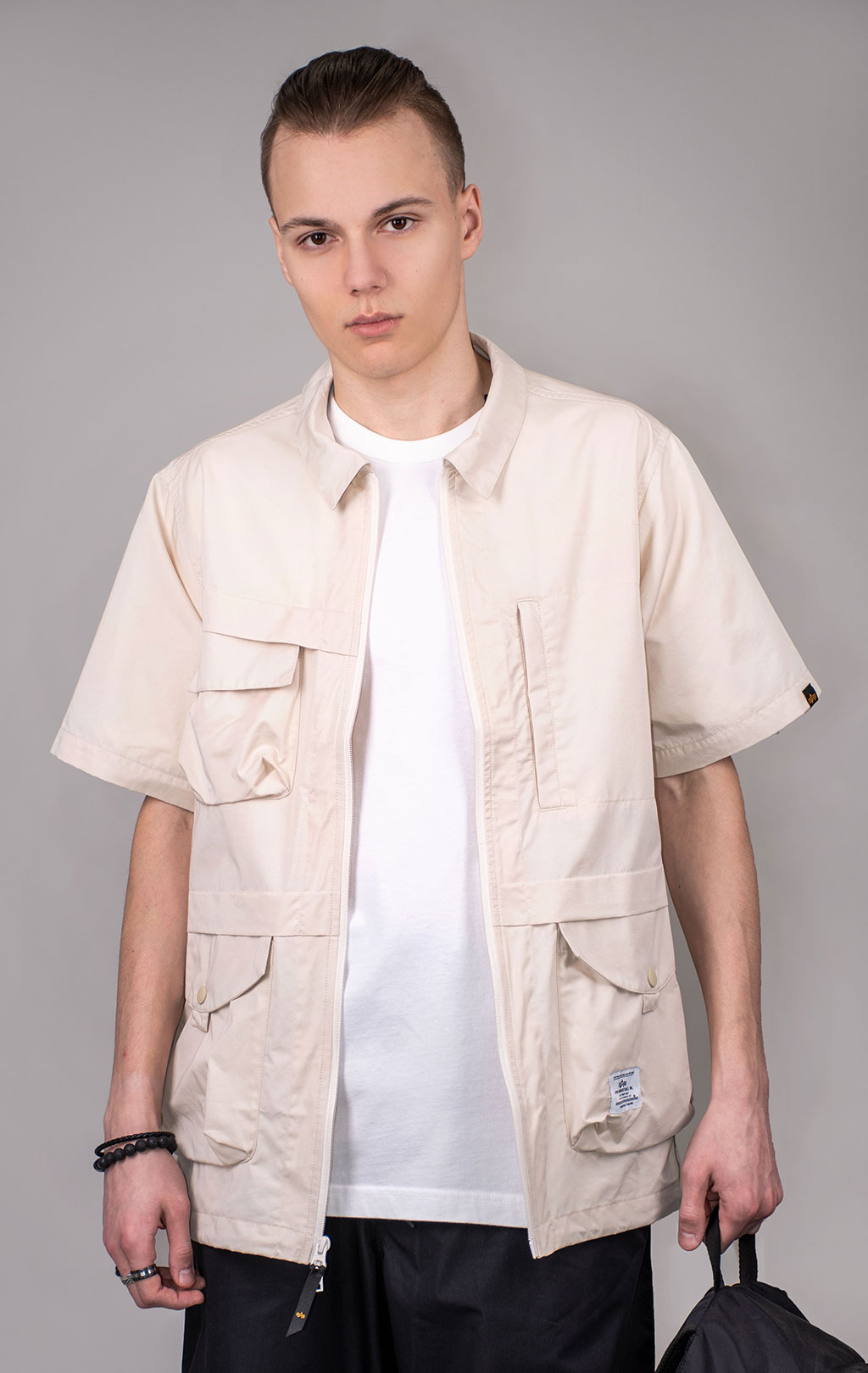 Ветровка-рубашка ALPHA INDUSTRIES SHORT SLEEVE MULTI POCKET ZIPPERED SHIRT JACKET SS 24 m limestone 