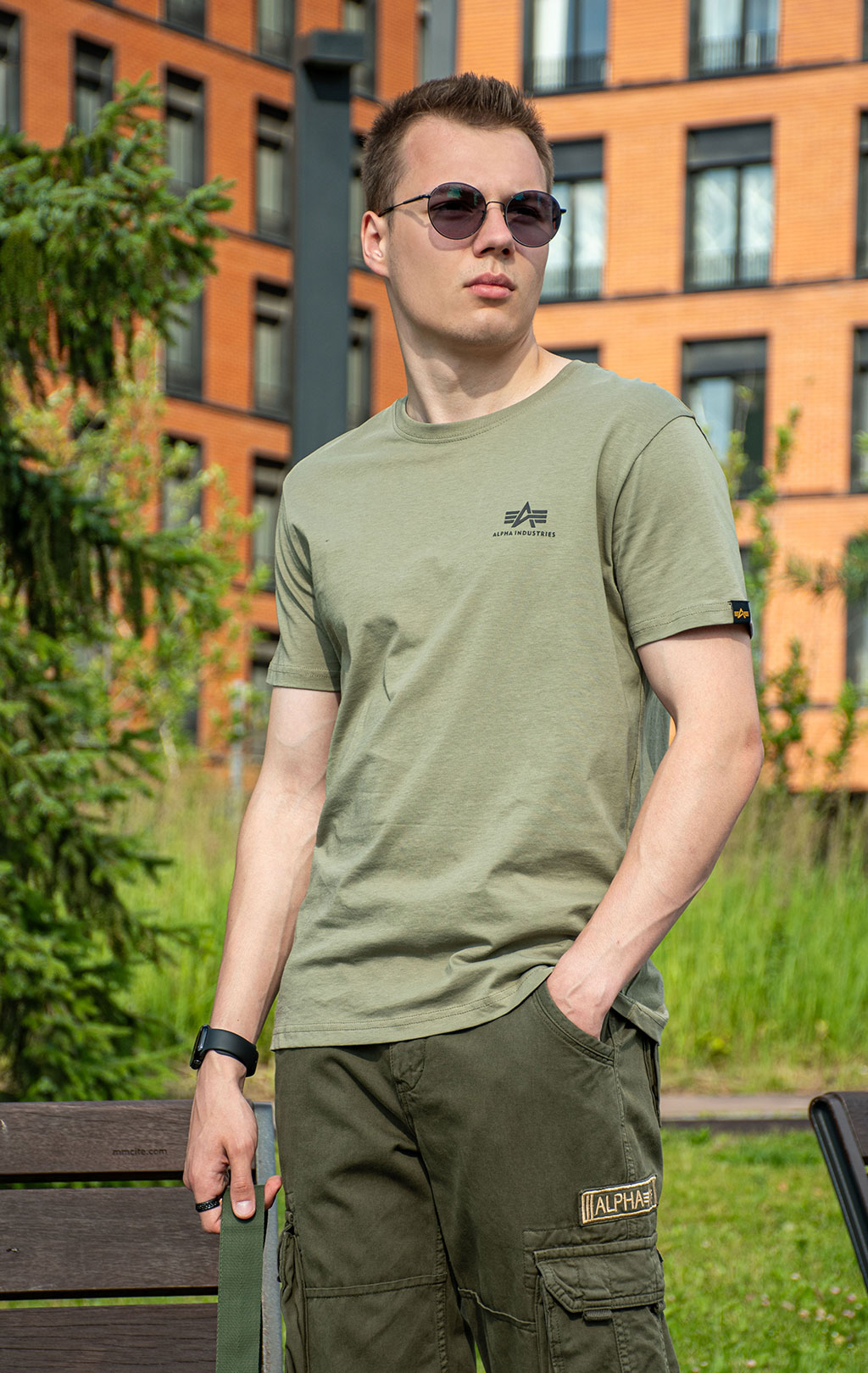Футболка ALPHA INDUSTRIES BACKPRINT T olive/black 