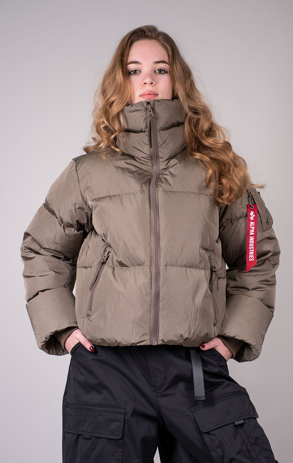 Женская куртка ALPHA INDUSTRIES SIERRA SHORT PUFFER FW 24/25 coyote brown 