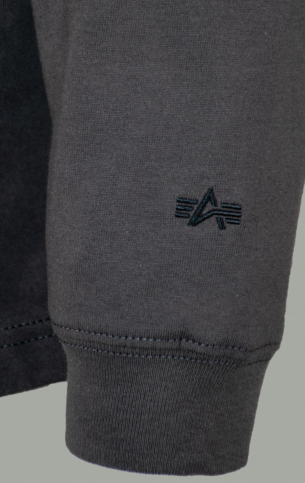 Лонгслив ALPHA INDUSTRIES UNFRM LS GRAPHIC TEE FW 25/26 gray M001150 