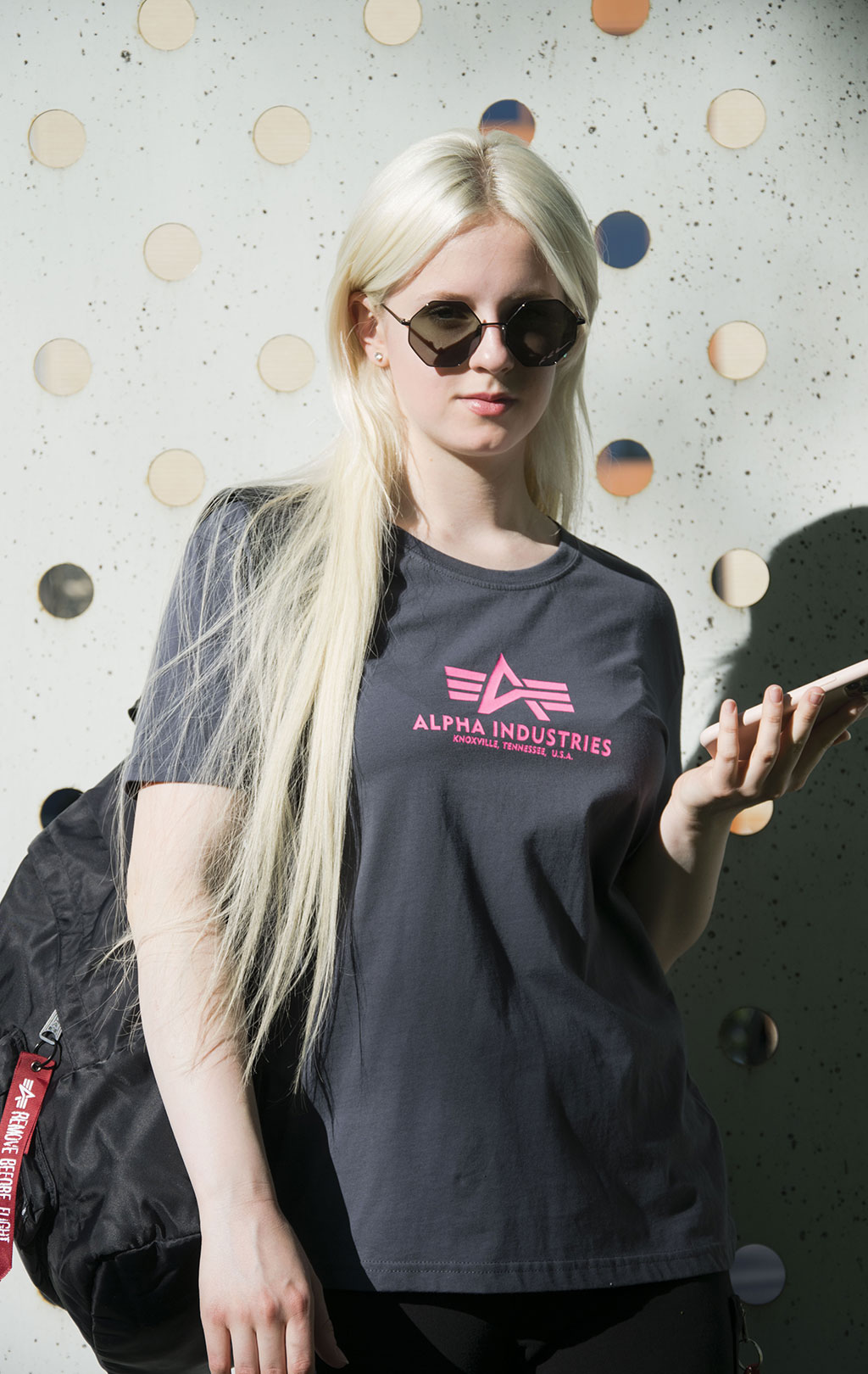 Женская футболка ALPHA INDUSTRIES NEW BASIC T grey black/neon pink 