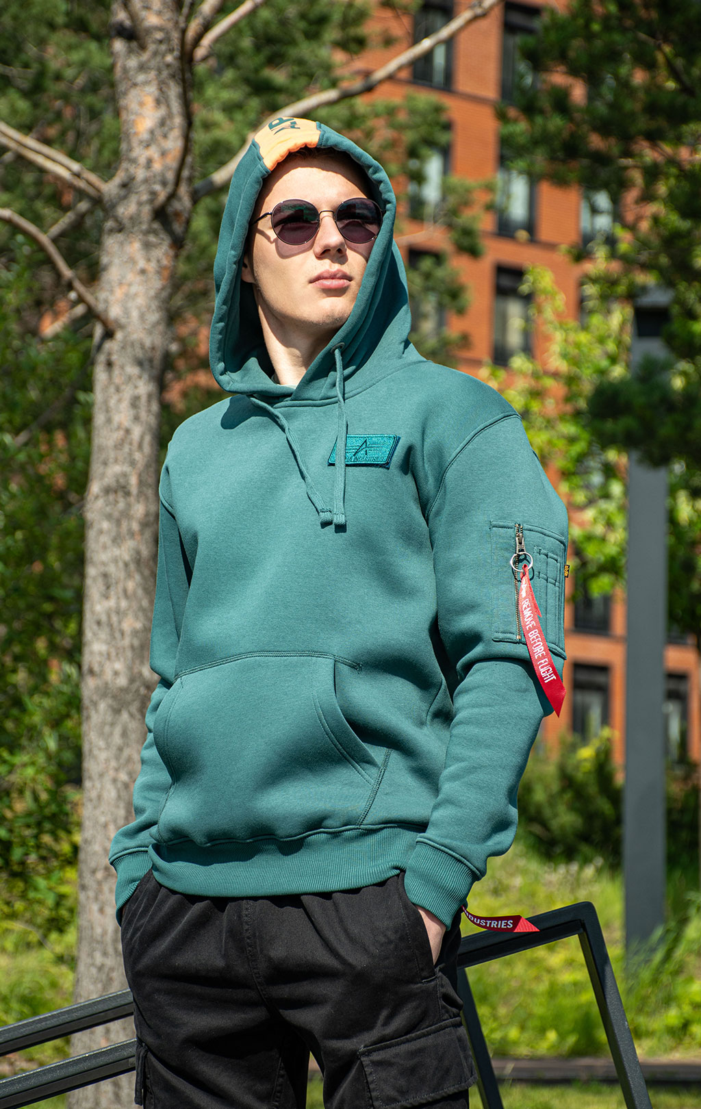 Толстовка ALPHA INDUSTRIES RED STRIPE HOODY force green 