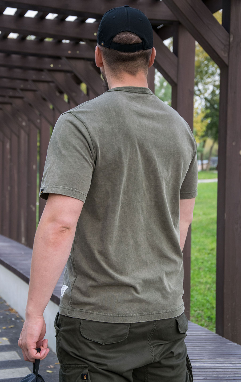 Футболка ALPHA INDUSTRIES ESSENTIAL WASHED TEE плотная FW 21/22 olive 