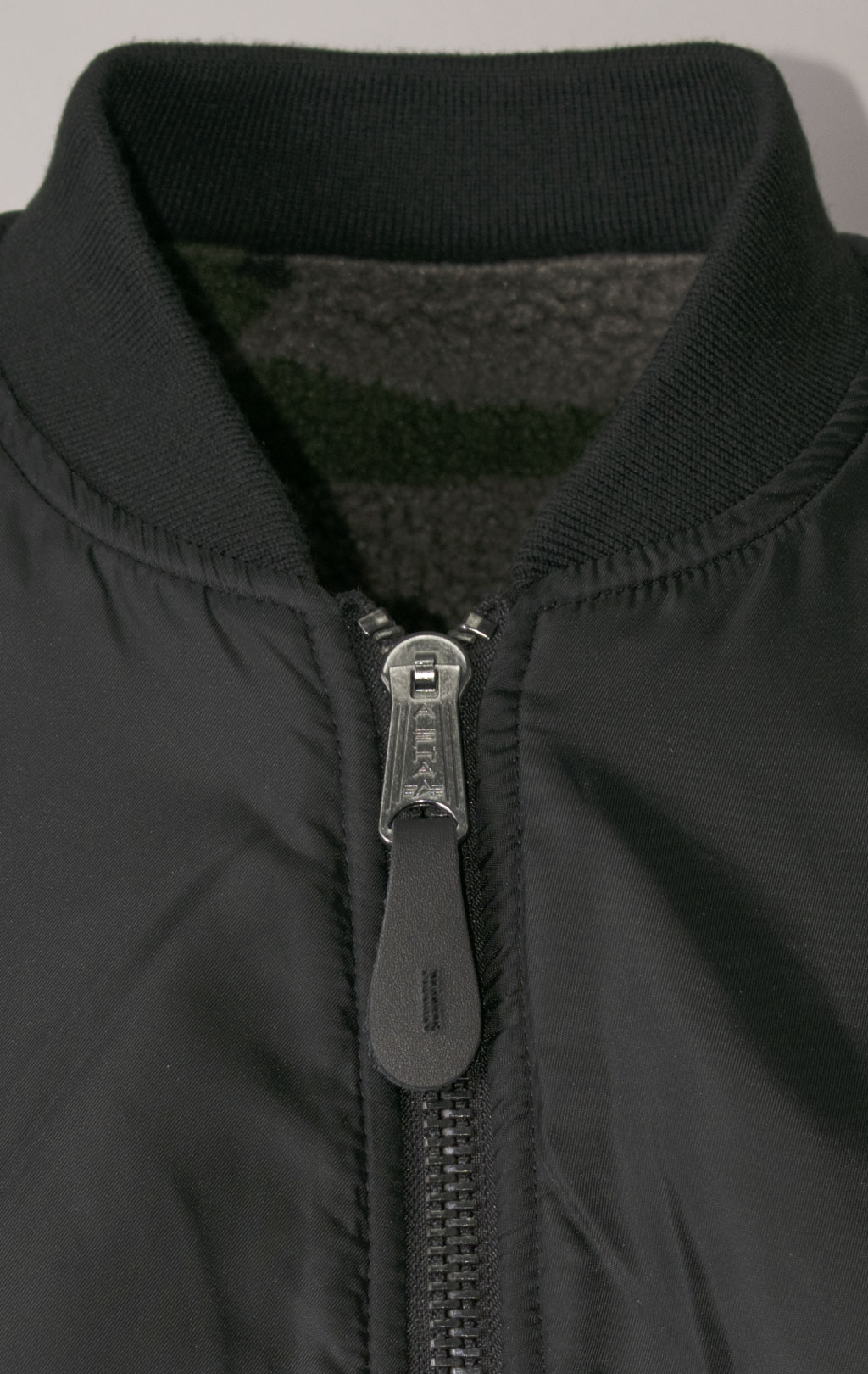 Женская куртка-пилот ALPHA INDUSTRIES двусторонняя SHERPA L-2B FW 21/22 m woodland camo 