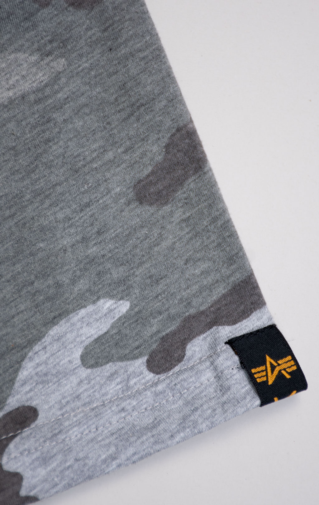 Футболка ALPHA INDUSTRIES BLURRED grey camo 