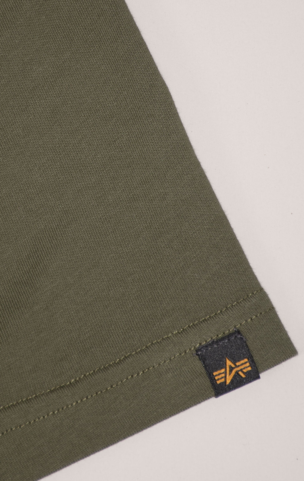 Футболка ALPHA INDUSTRIES ALPHA DOG TAG TEE плотная FW 24/25 olive 