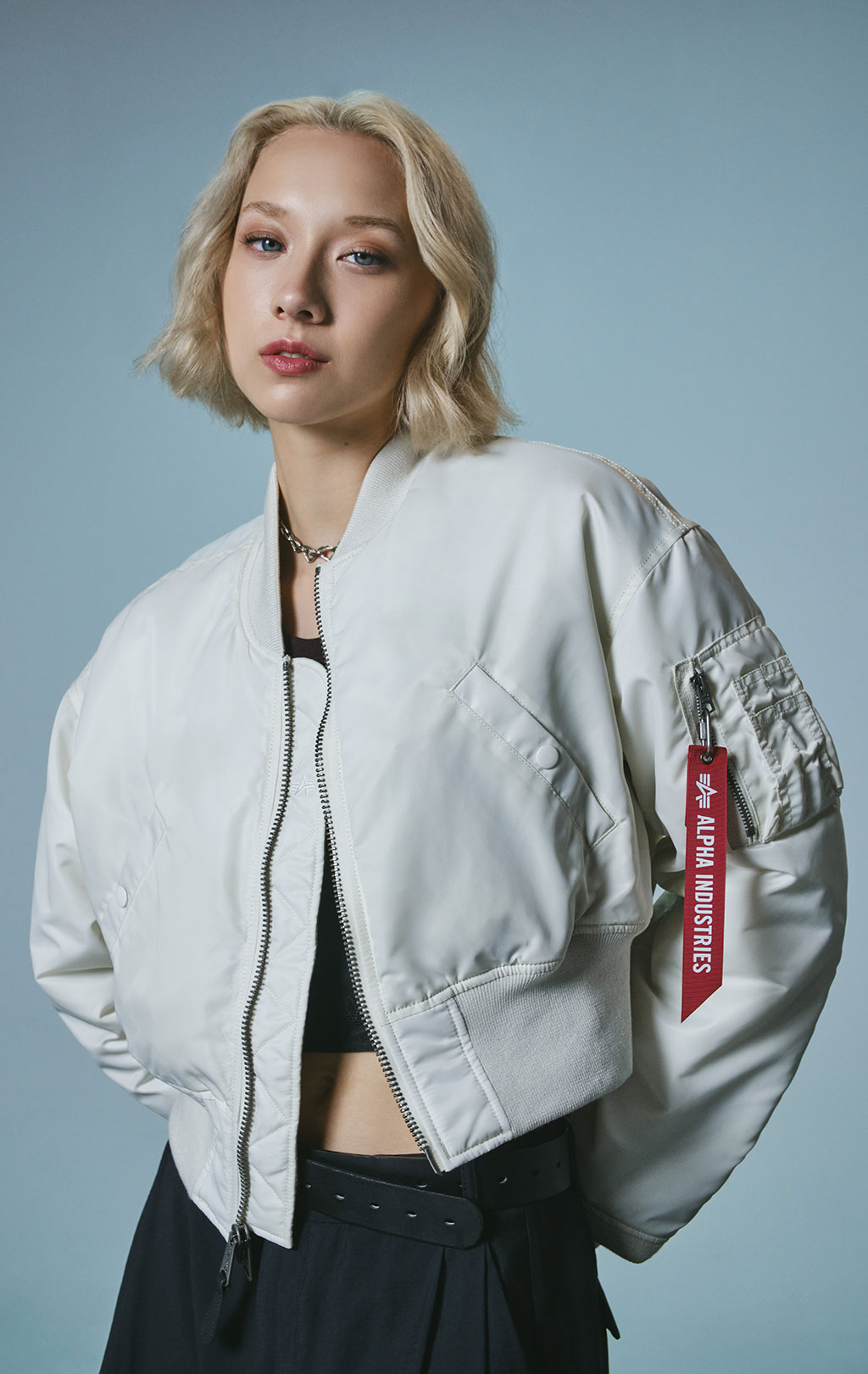Женский бомбер ALPHA INDUSTRIES CROPPED MA-1 FW 25/26 dune white 
